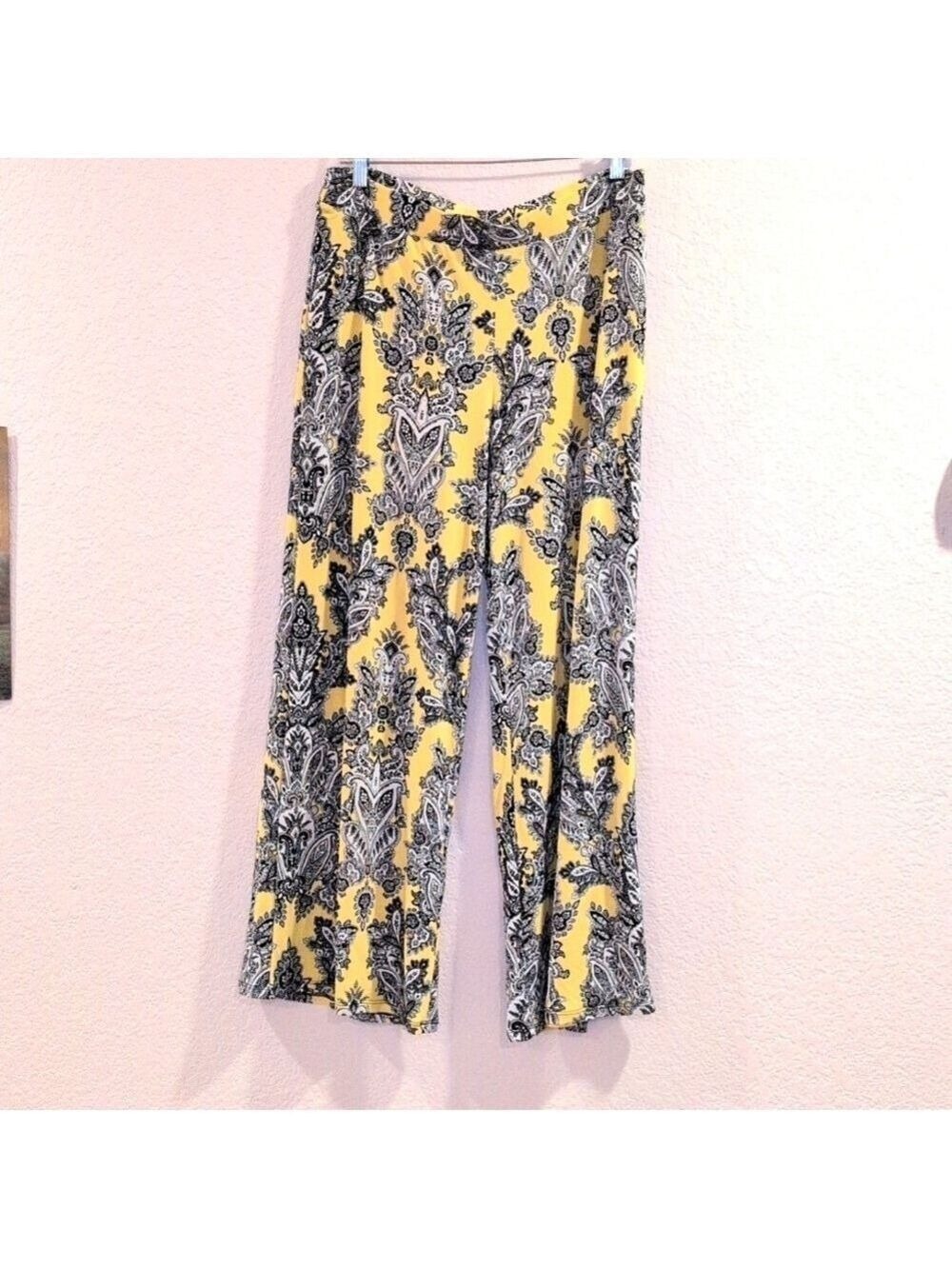 Cato wide leg, light weight pants size Medium, Paisley print ,GUC